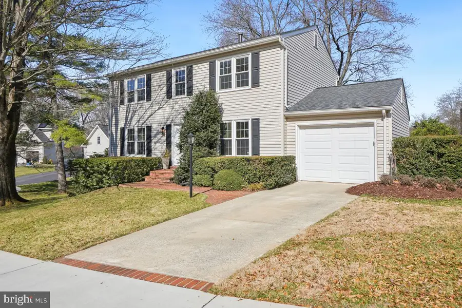 4 Camden Ct, Rockville, MD 20850 - #2