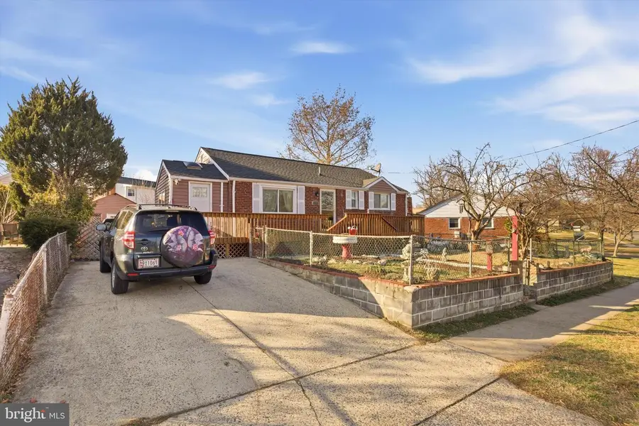 13006 Parkland Dr, Rockville, MD 20853 - #3