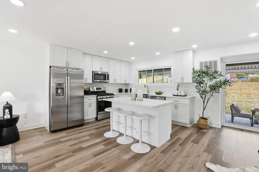 13801 Lionel Ln, Rockville, MD 20853 - #3