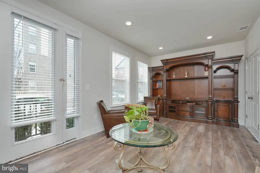 929 Rockwell Ave, Gaithersburg, MD 20878 - #3