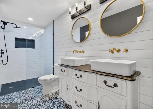 896 Windbrooke Dr #896, GAITHERSBURG, MD 20879