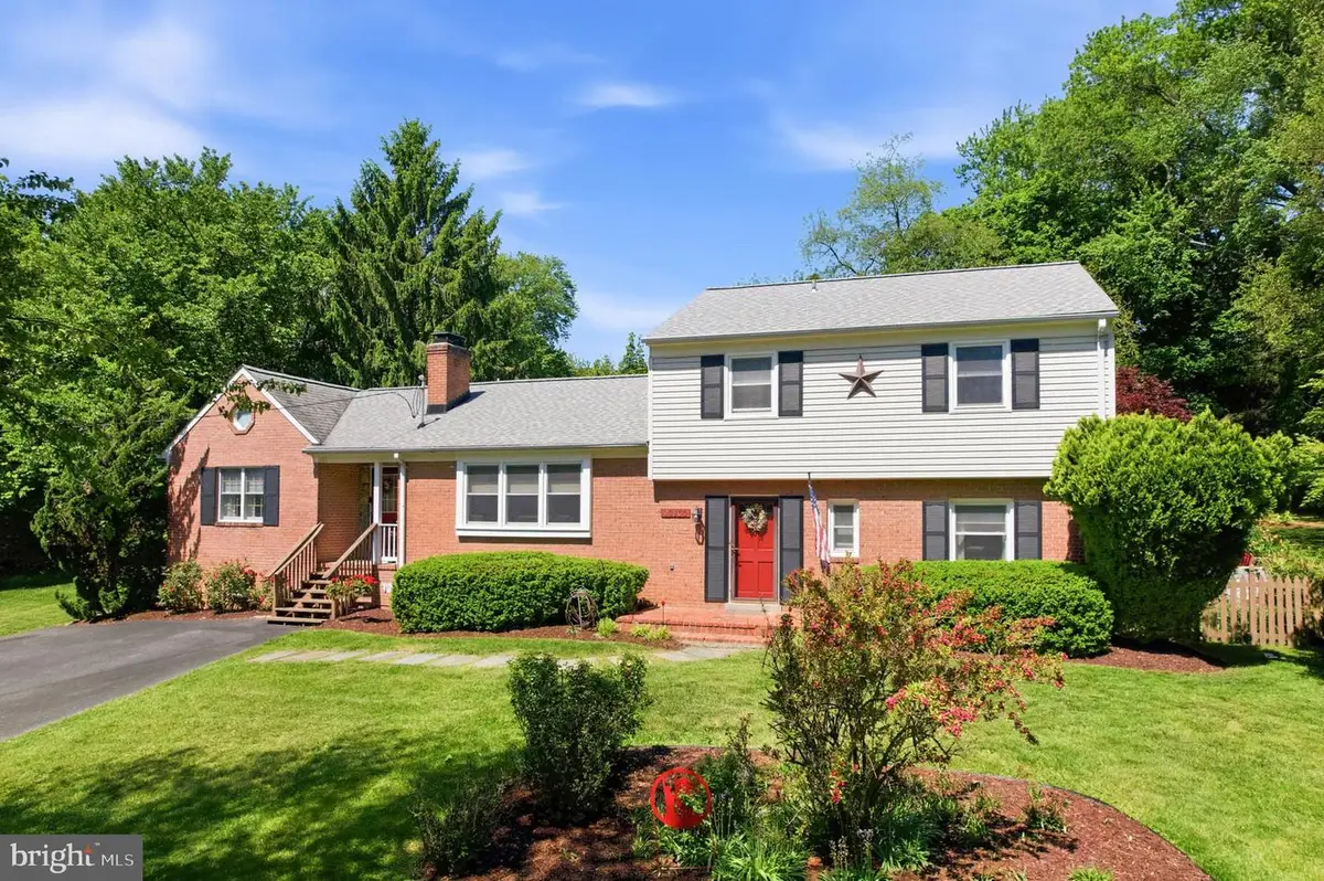 20800 Brooke Knolls Rd, Laytonsville, MD 20882 - #1