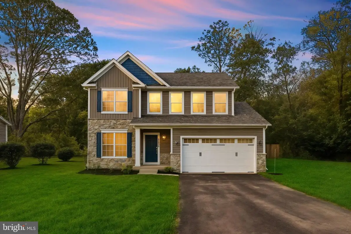 328 Ridge Rd, Washington Grove, MD 20880 - #1