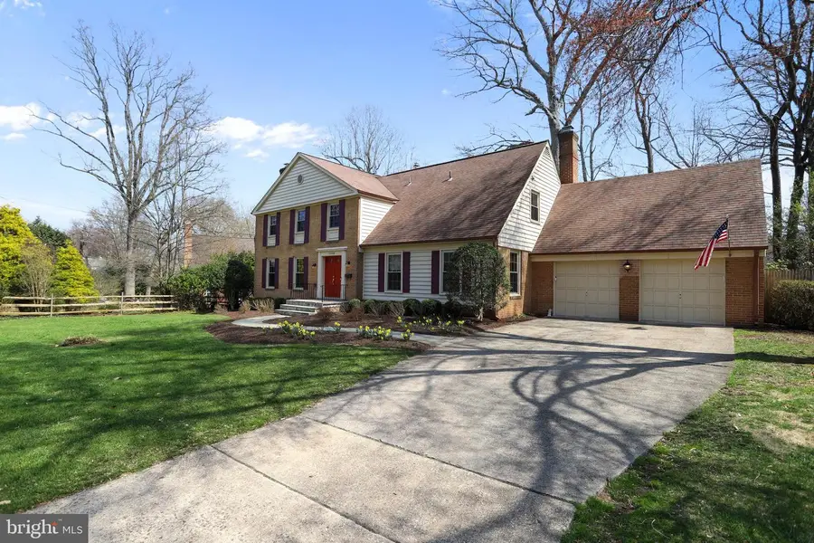 11209 Farmland Dr, Rockville, MD 20852 - #2