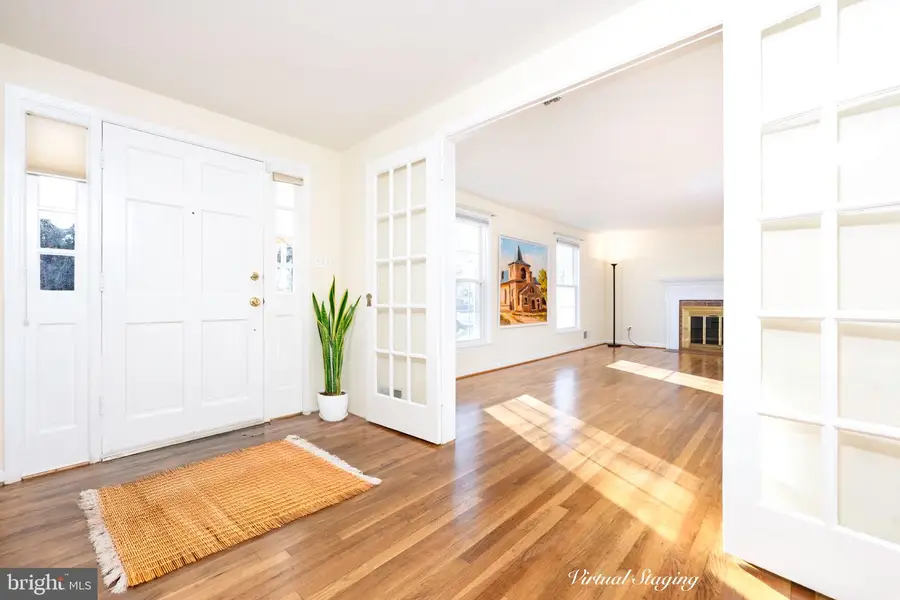 9125 Copenhaver Dr, Potomac, MD 20854 - #2