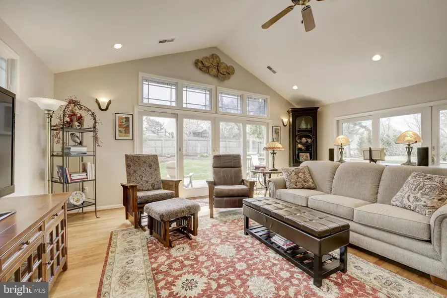 1112 Fallsmead Way, Potomac, MD 20854 - #2