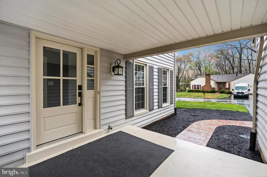 10029 Dellcastle Rd, Montgomery Village, MD 20886 - #2