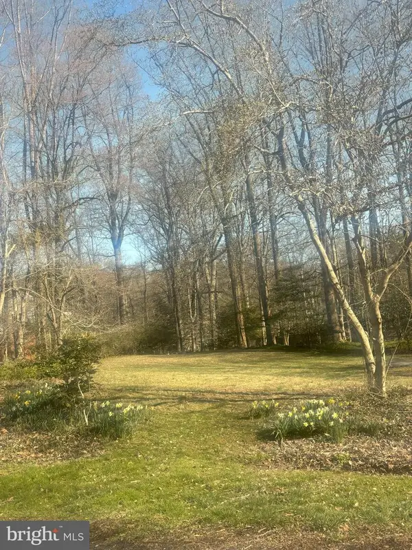 9131 Hollyoak Dr, BETHESDA, MD 20817