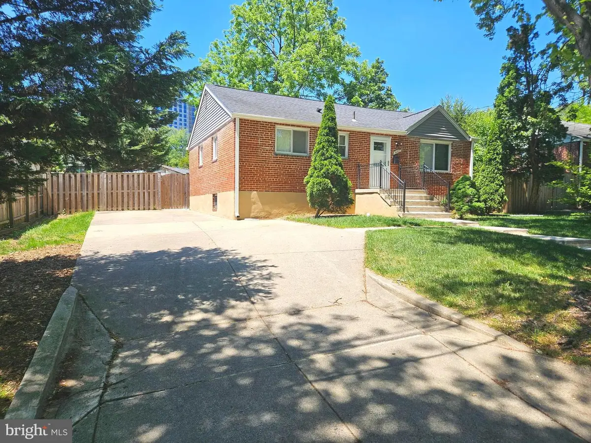 11102 Bucknell Dr, Silver Spring, MD 20902 - #1