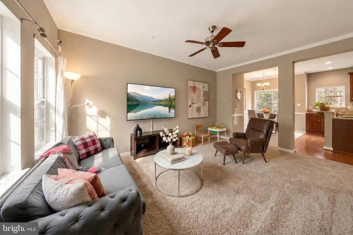 18721 Falling River Dr, Gaithersburg, MD 20879 - #1