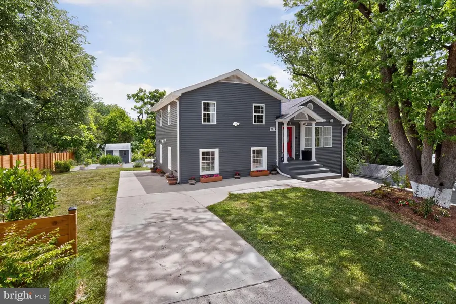 211 Charles St, Rockville, MD 20850 - #2