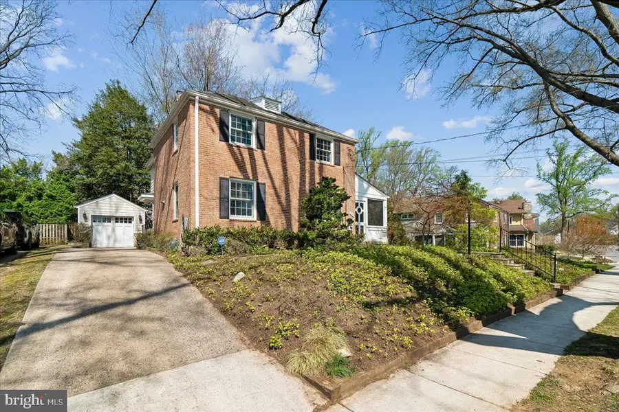 7910 Kentbury Dr, Bethesda, MD 20814 - #2