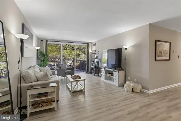 4977 Battery Ln #1-211, BETHESDA, MD 20814