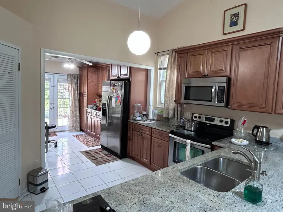 20536 Neerwinder St, Germantown, MD 20874 - #2