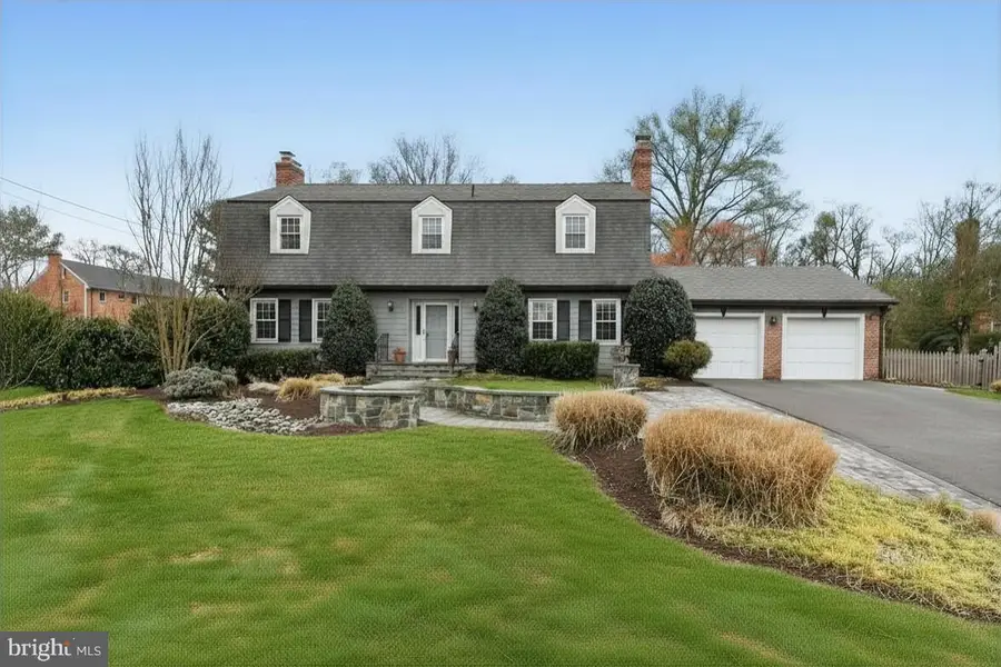 9325 Renshaw Dr, Bethesda, MD 20817 - #2