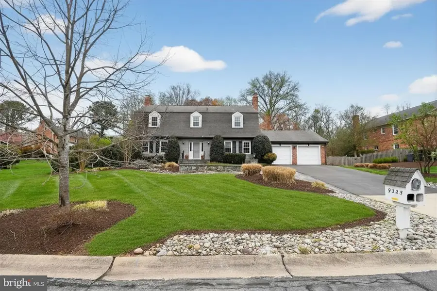 9325 Renshaw Dr, Bethesda, MD 20817 - #3