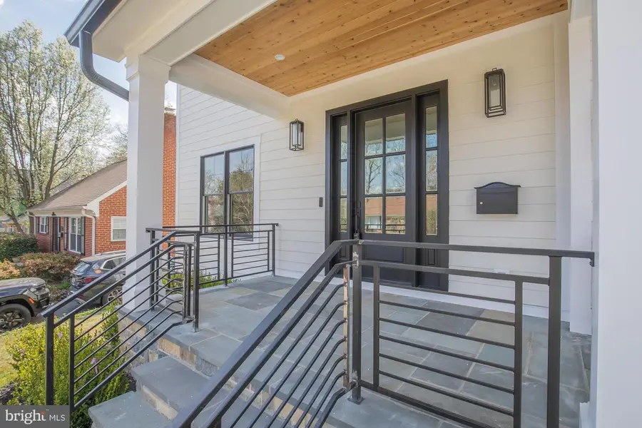 8806 Walnut Hill Rd, Chevy Chase, MD 20815 - #2