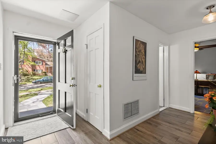 6216 Hollins Dr, Bethesda, MD 20817 - #3