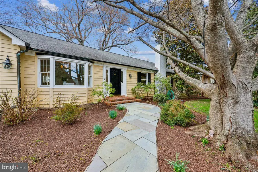 9814 Gartrell Pl, Kensington, MD 20895 - #2