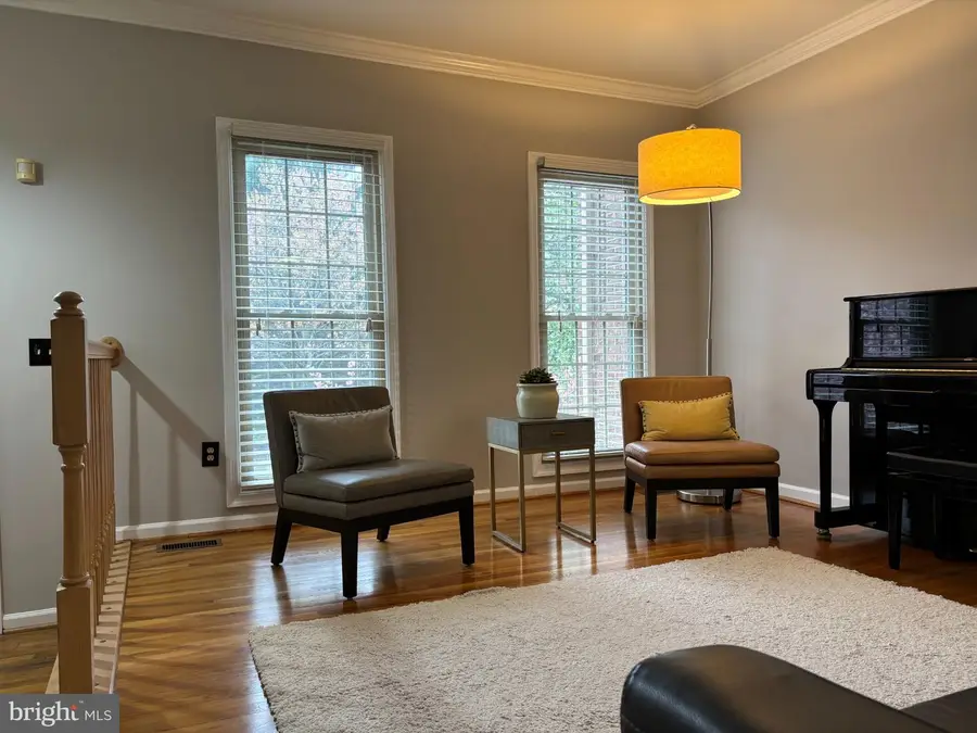 10166 Treble Ct, Rockville, MD 20850 - #3