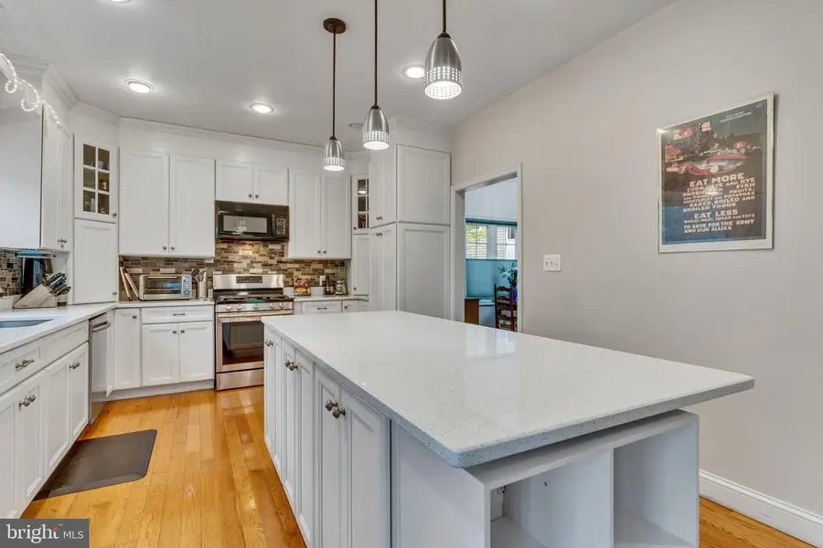 4 Burgundy Ct, Rockville, MD 20850 - #3