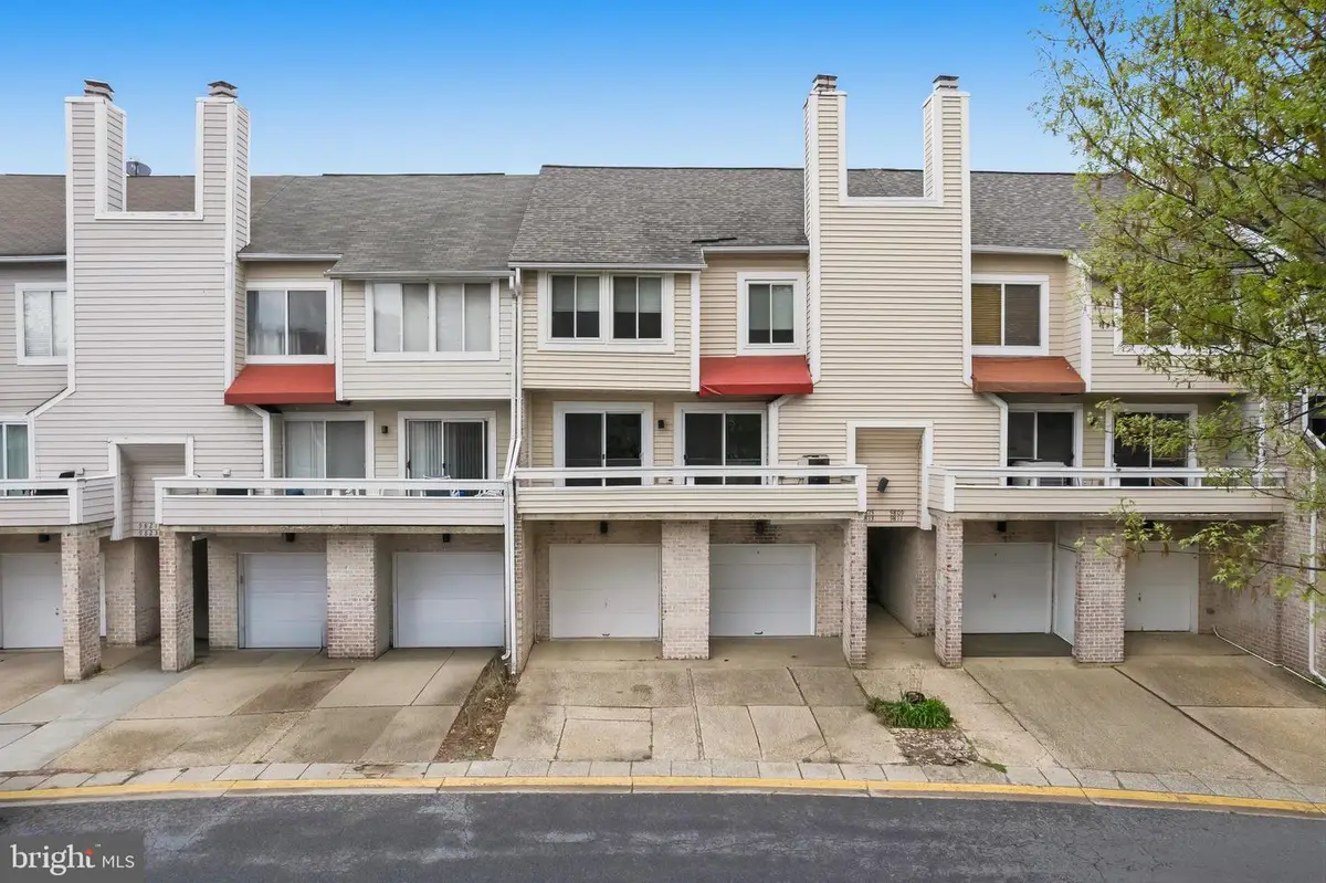 9815 Lake Shore Dr, Gaithersburg, MD 20886 - #1