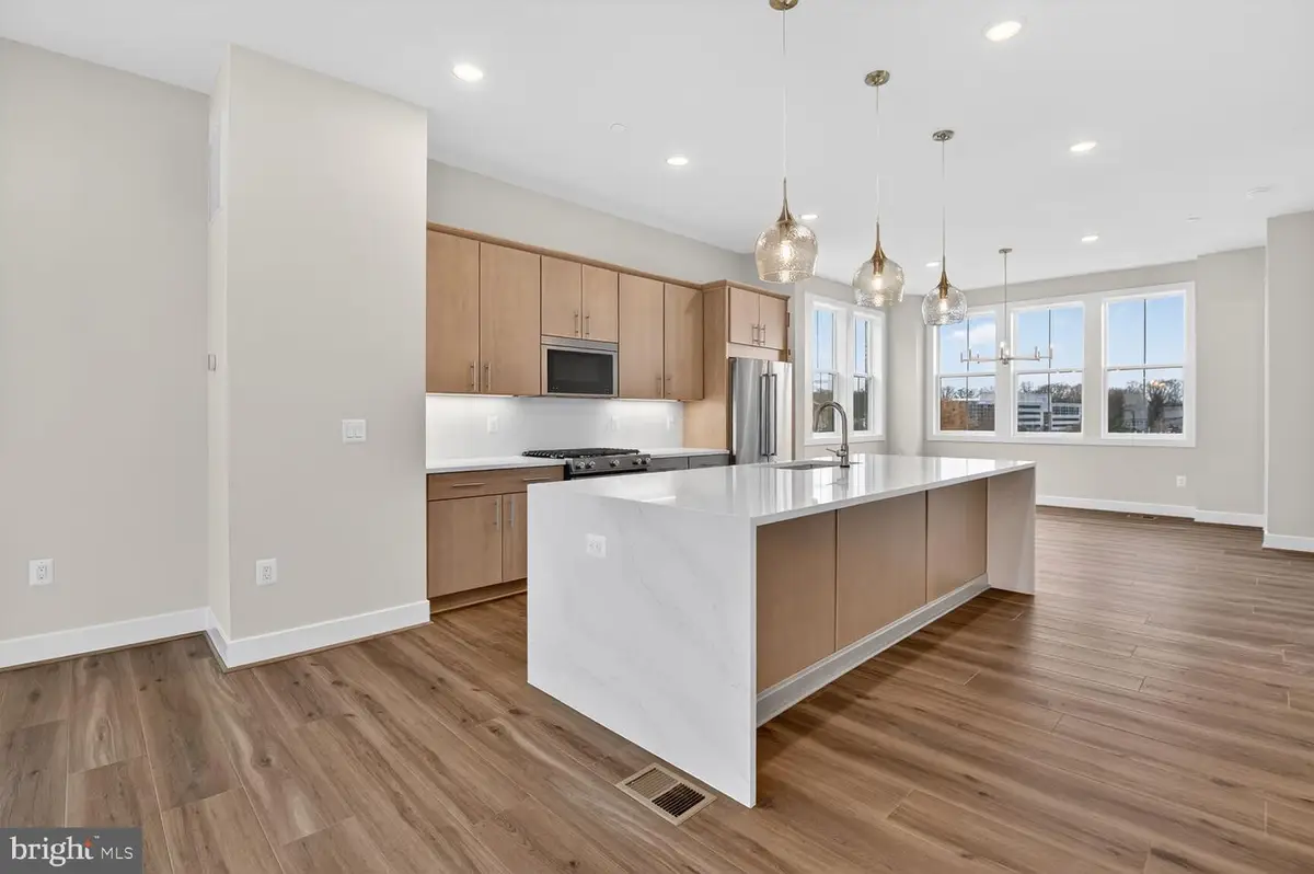 6229 Crosswind Dr, North Bethesda, MD 20852 - #1