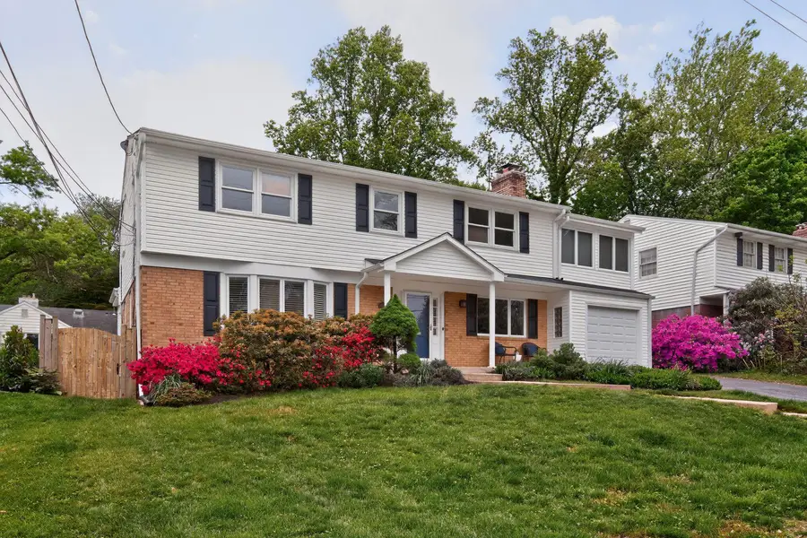 3600 Faircastle Dr, Chevy Chase, MD 20815 - #2