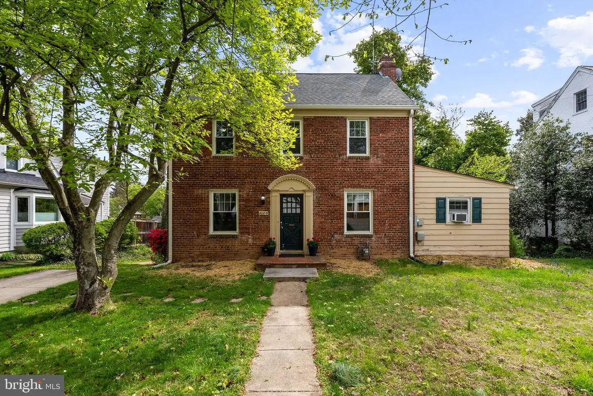 8009 Maple Ridge Rd, Bethesda, MD 20814 - #1