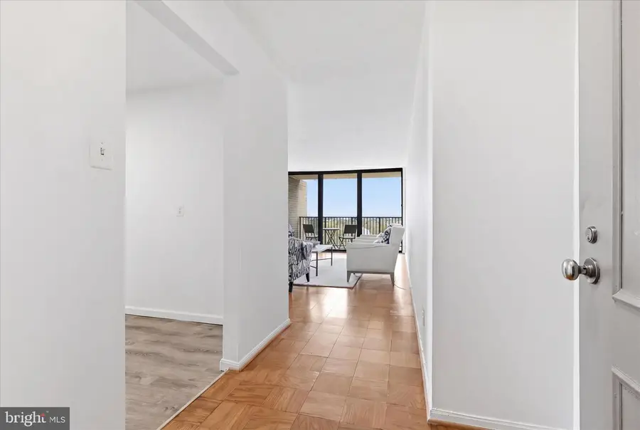 118 Monroe St #118-1307, Rockville, MD 20850 - #2