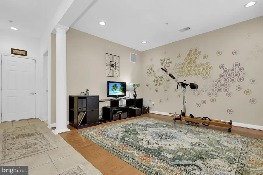 303 Garden View Sq, Rockville, MD 20850 - #3
