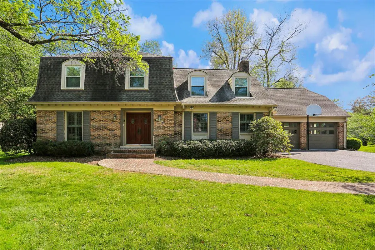 8200 W Gainsborough Ct, Potomac, MD 20854 - #1