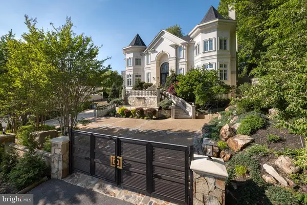 5821 Goldsboro Rd, BETHESDA, MD 20817