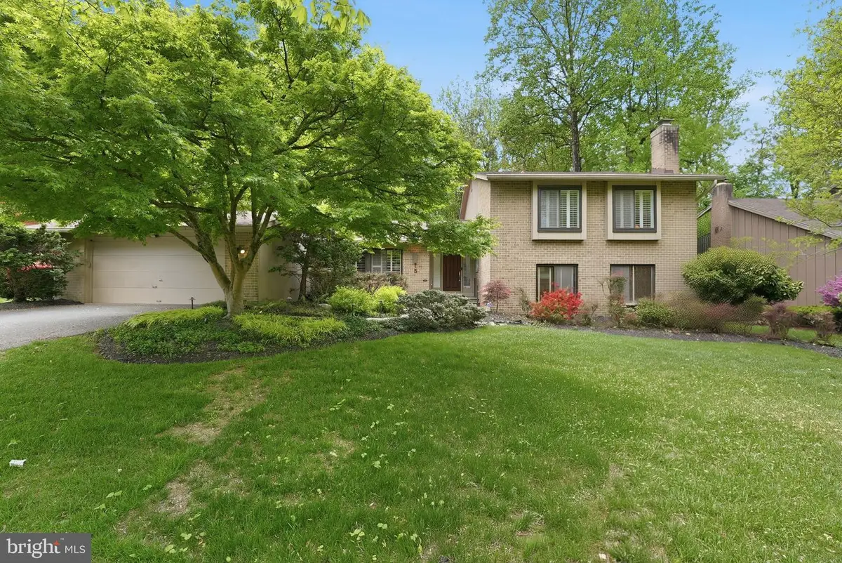 15 Arlive Ct, Rockville, MD 20854 - #1