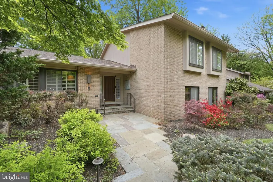 15 Arlive Ct, Rockville, MD 20854 - #2