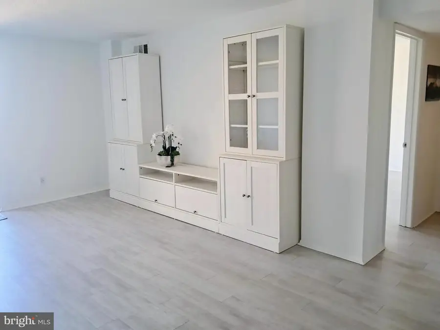 118 Monroe St #506, Rockville, MD 20850 - #3