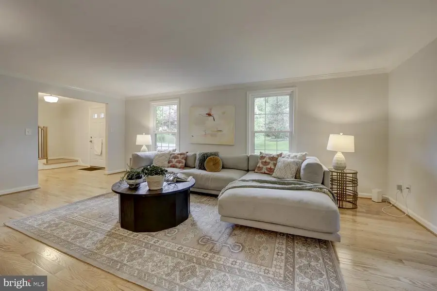 7 Old Creek Ct, Potomac, MD 20854 - #3
