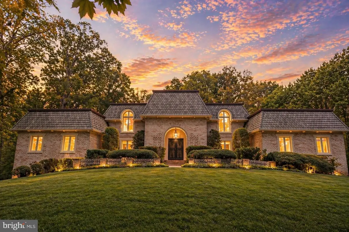 8800 Clewerwall Dr, Bethesda, MD 20817 - #1