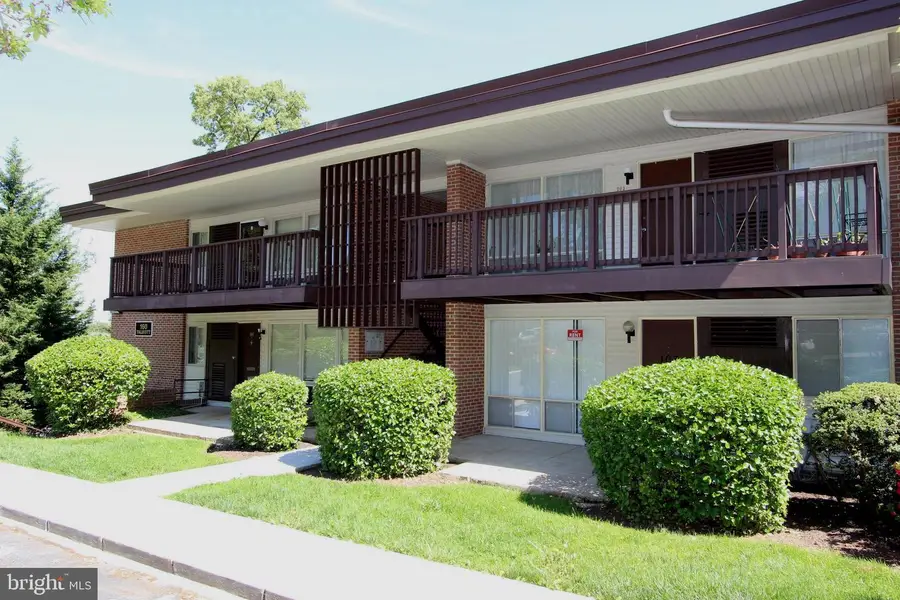 160 Talbott St #205, Rockville, MD 20852 - #2