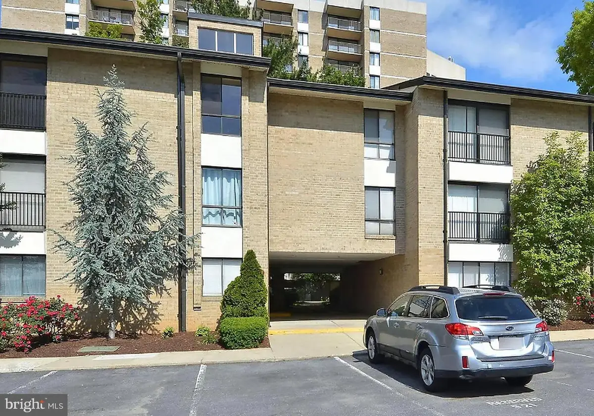 10 Monroe St #10-302, Rockville, MD 20850 - #1