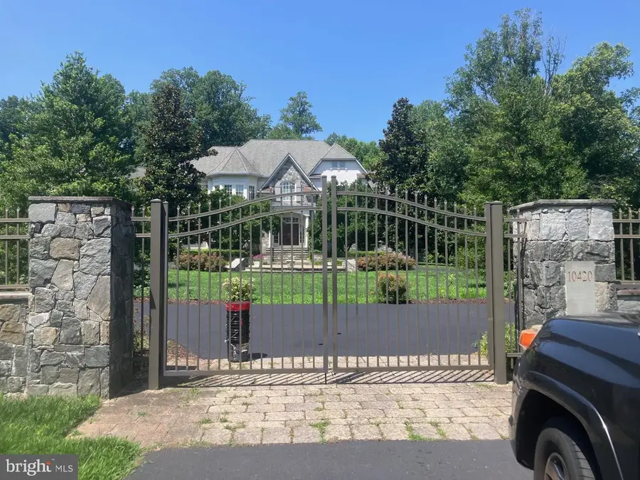 10420 Riverwood Dr, Potomac, MD 20854 - #2
