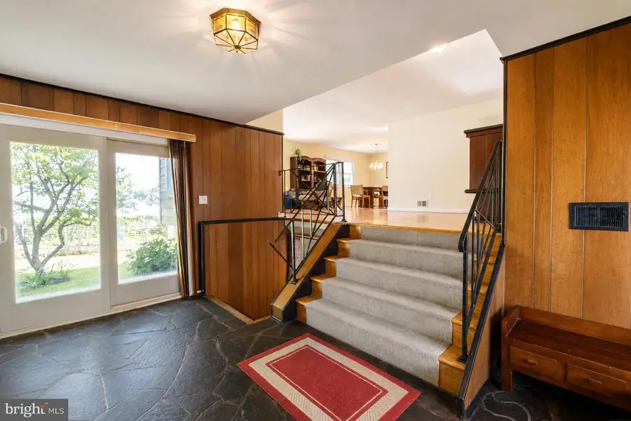 2884 Glenora Ln, Rockville, MD 20850 - #2