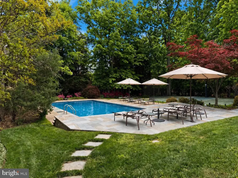 9860 Avenel Farm Dr, Potomac, MD 20854 - #2