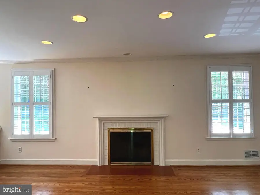 6907 Wilson Ln, Bethesda, MD 20817 - #3