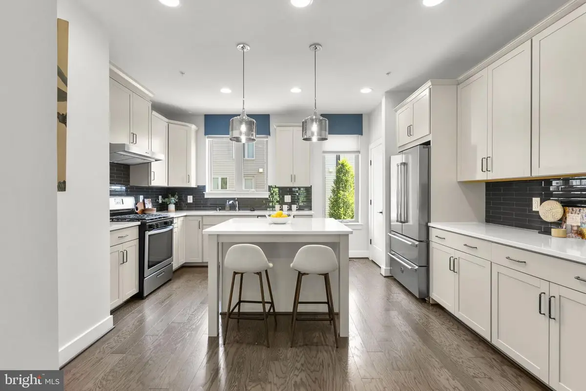 820 Thompson Cres #26, Rockville, MD 20852 - #1