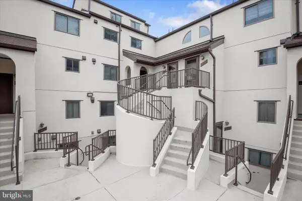 8908 Battery Pl #5, BETHESDA, MD 20814