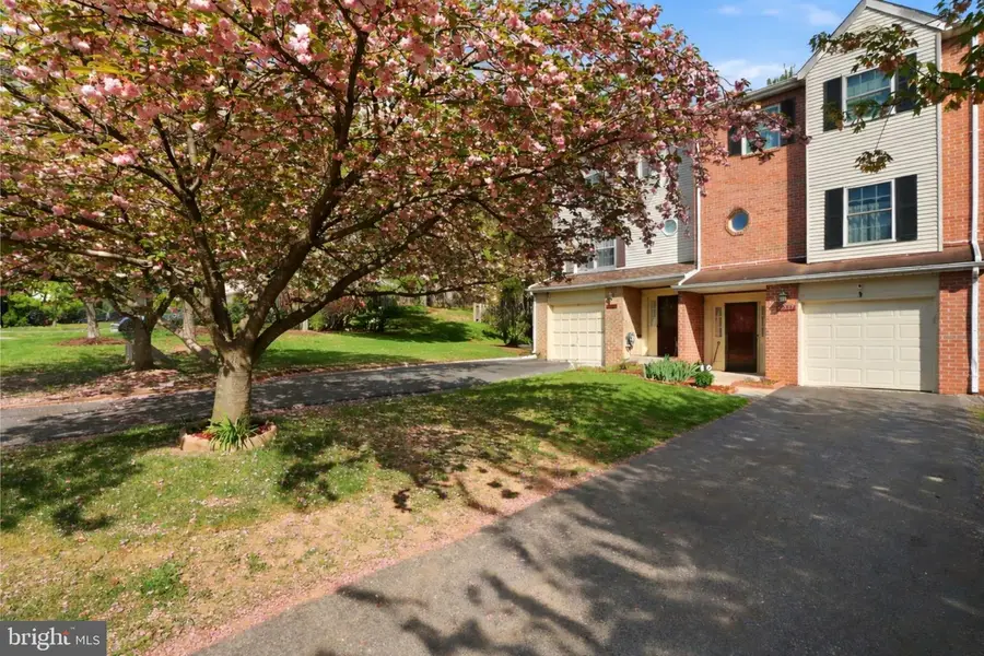 19517 White Saddle Dr, Germantown, MD 20874 - #2