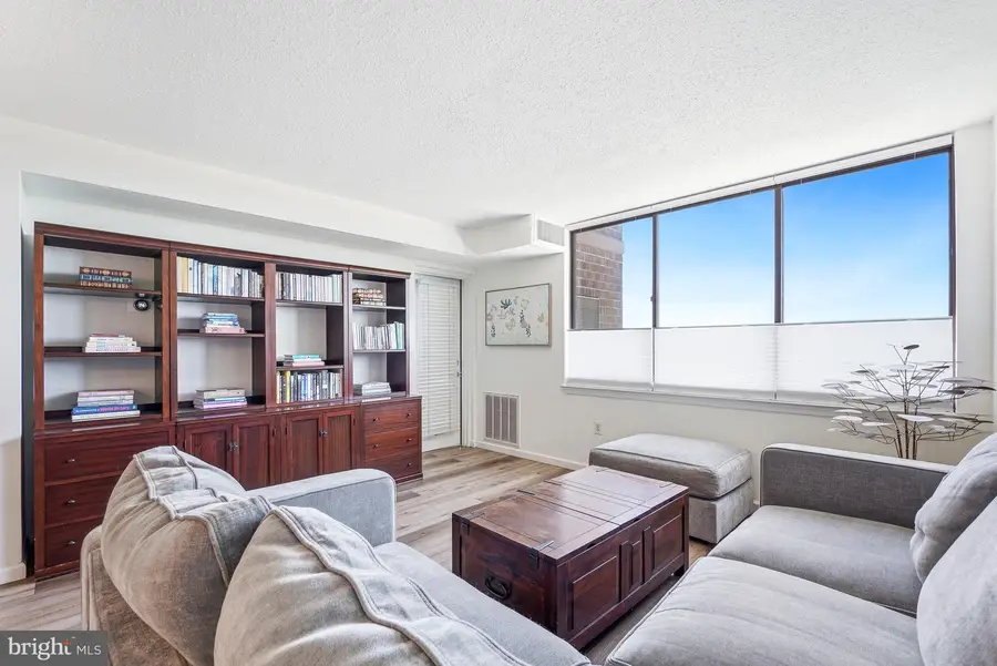 10101 Grosvenor Pl #910, Rockville, MD 20852 - #3