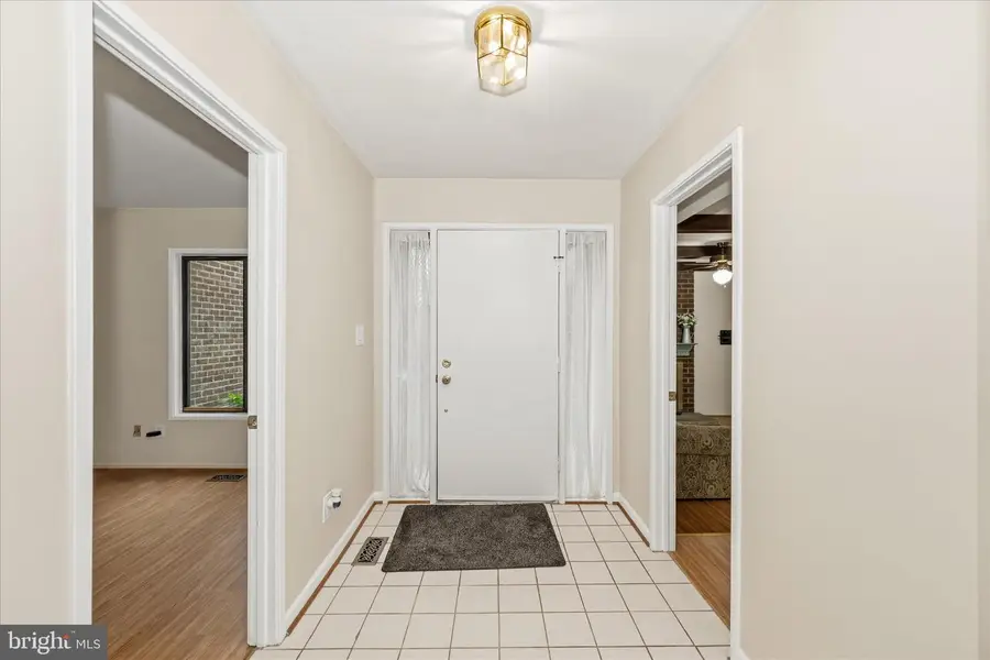 9700 Shadow Oak Dr, Gaithersburg, MD 20886 - #3