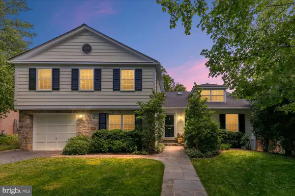 6413 Kenhowe Dr, BETHESDA, MD 20817